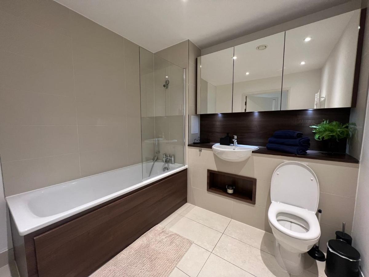 Modern 2Br 2Ba Apt Wparking Sleeps 6 Comfortably ロンドン エクステリア 写真