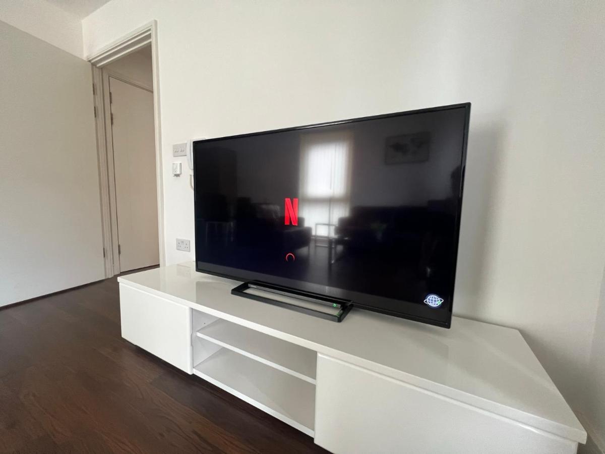 Modern 2Br 2Ba Apt Wparking Sleeps 6 Comfortably ロンドン エクステリア 写真