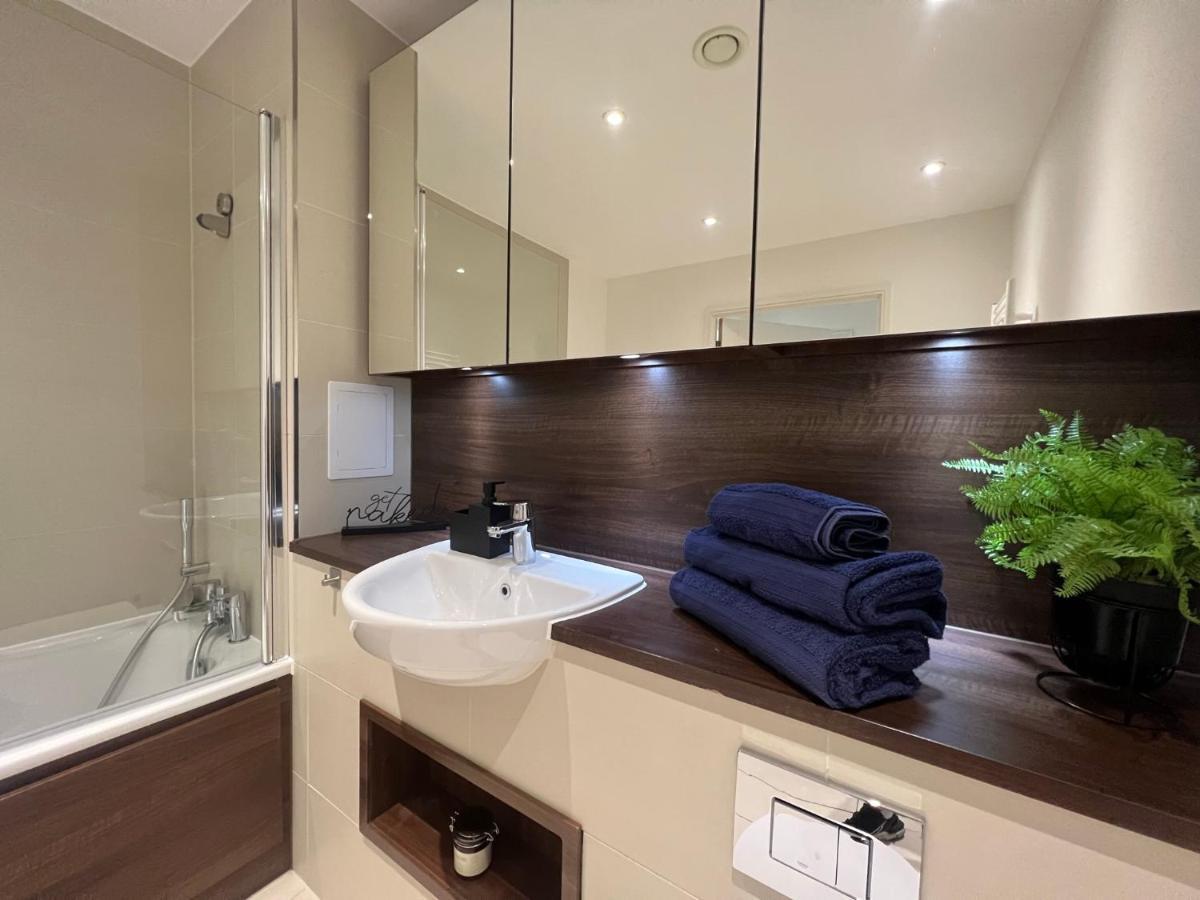 Modern 2Br 2Ba Apt Wparking Sleeps 6 Comfortably ロンドン エクステリア 写真